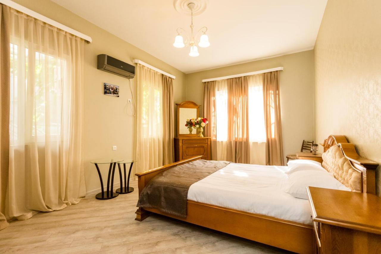 Rustaveli Two Bedroom Apartment With 5 Star Location Тбилиси Экстерьер фото