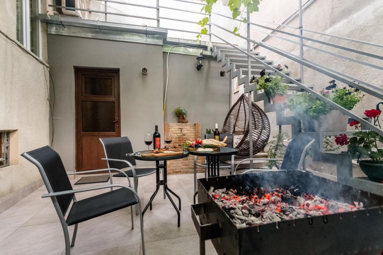 Rustaveli Two Bedroom Apartment With 5 Star Location Тбилиси Экстерьер фото