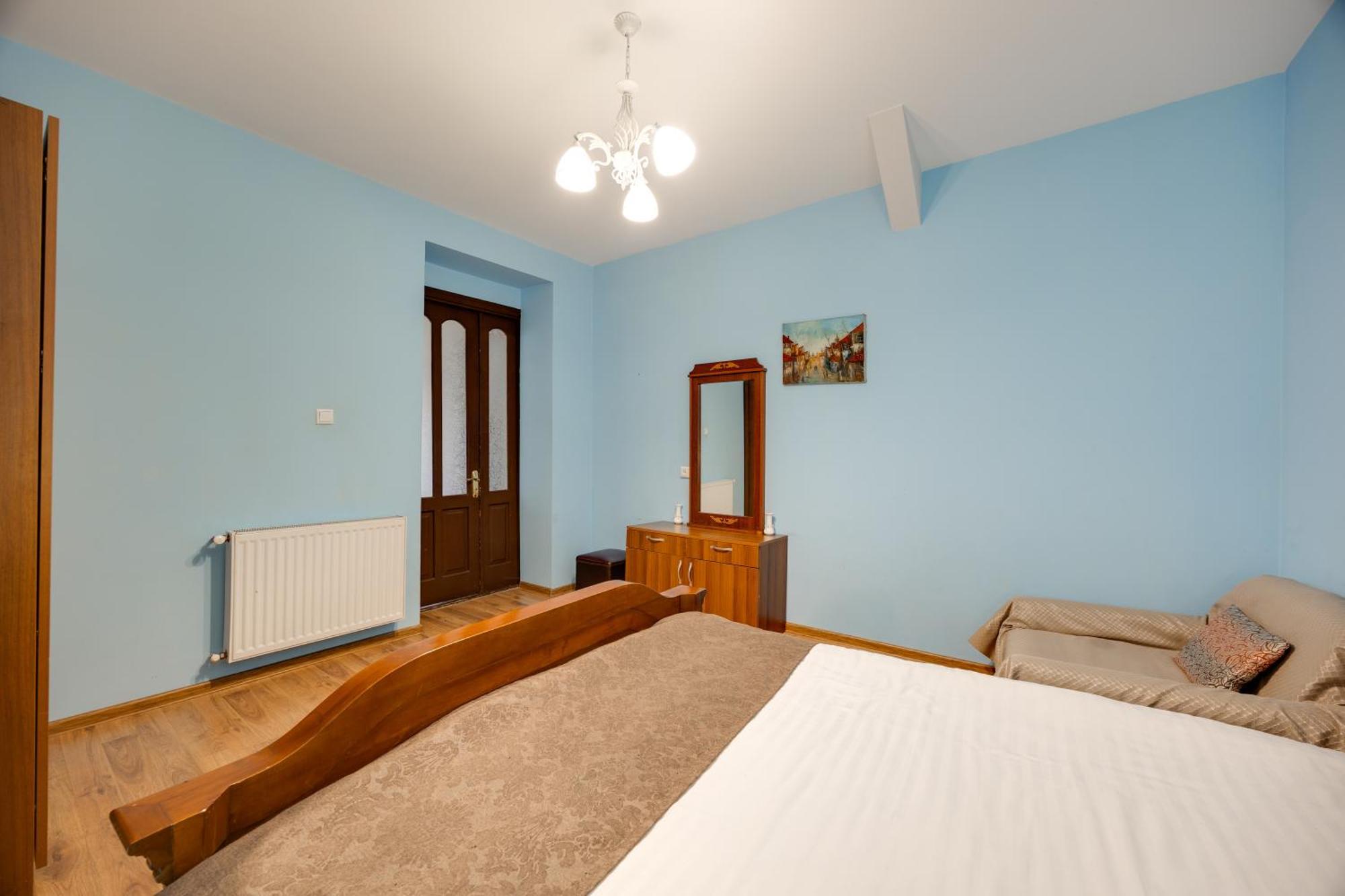 Rustaveli Two Bedroom Apartment With 5 Star Location Тбилиси Экстерьер фото